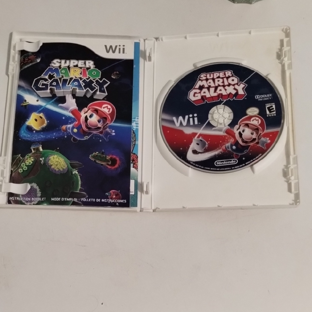 Nintendo Wii Super Mario Galaxy - Black and Multicolor - Picture 3 of 3